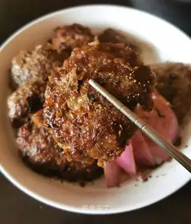 Onion pepper beef cake