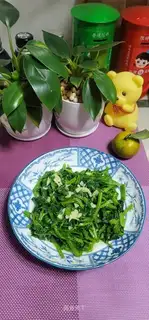 Garlic paste with peas