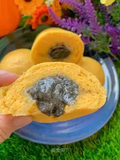 A hearty pumpkin bun