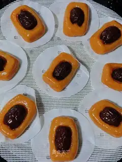 Carrot date cake