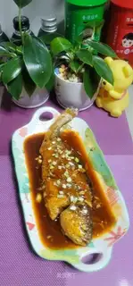 Jealousy yellowfish
