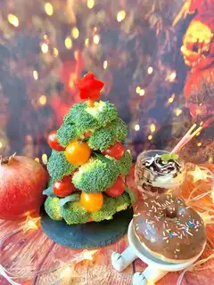 A vegetable Christmas tree