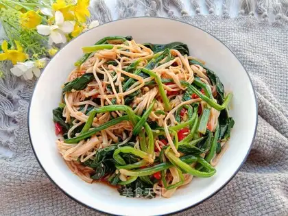 Golden pinocchio spinach