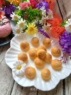 Coconut souffle ball