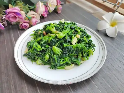 Garlic spinach