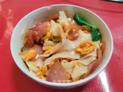 Onion egg noodles