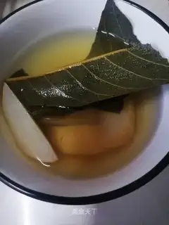 Pear leaf soup