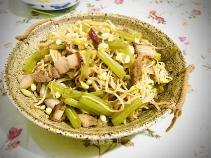 Red roast sprouts of celery