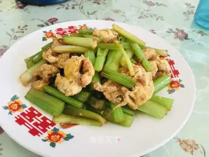 Celery fried eggs