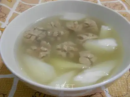 Meatball soup with cabbage heart