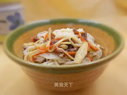 Mushroom and shredded pork noodles
