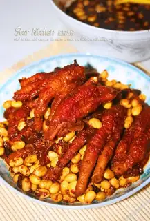 Chicken feet with black bean sauce