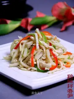Shredded chicken mixed with spring bamboo shoots