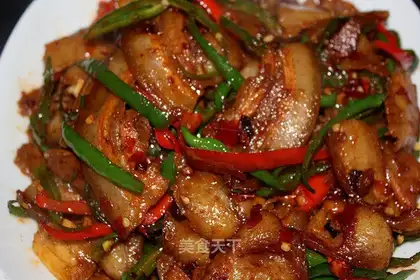 stir-fried pork with chili pepper