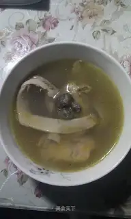Chicken stuffed with amomum villosum