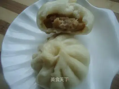 Chinese cabbage and pork steamed buns