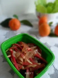 Radish mixed with jellyfish