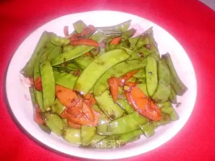 stir-fried peas with ham sausage