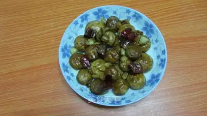 Pan-fried mushrooms with garlic