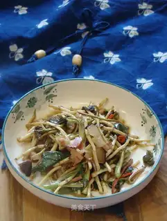 cured houttuynia cordata