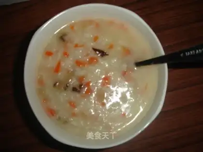 Carrots, mushrooms and chicken porridge