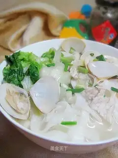 Clam soup rice noodle