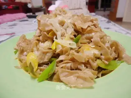 stir-fried bean skin with green onions
