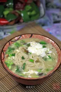 Hot and sour soup noodles