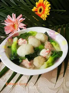 Mixed pill and vegetable soup