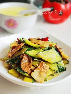 Stir fried pork slices with cucumber