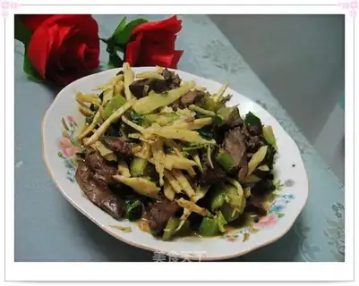 stir-fried chicken liver with winter bamboo shoots