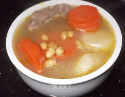 Carrots and horseshoe pork bone soup