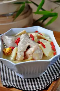 Fresh bamboo shoots and chicken soup