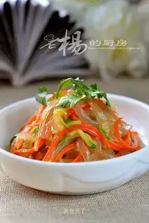 Shredded stings in scallion oil