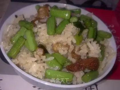 Cowpea and garlic rice
