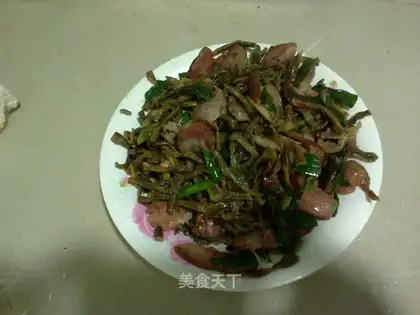 Fried sausage with dried beans