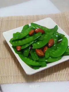 Almond and peas