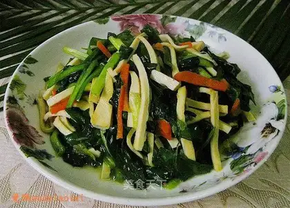 Fried leeks with dried tea and carrots