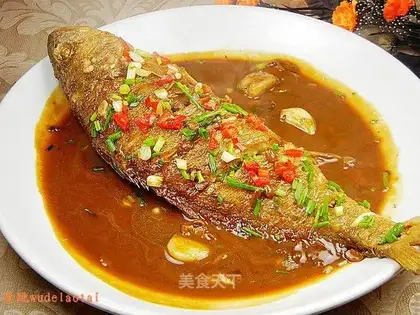 Braised yellow croaker with bean paste