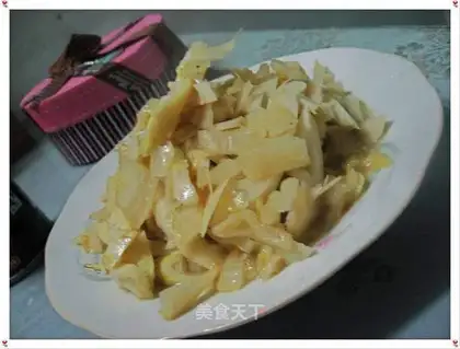 Pickled vegetables and winter bamboo shoots