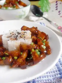 Braised pork with mushroom