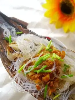 Ruyi boat with ribbons and vermicelli