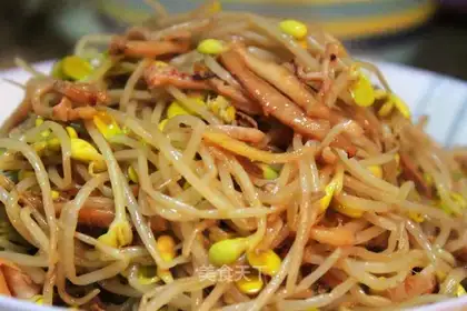 Squid fried soybean sprouts