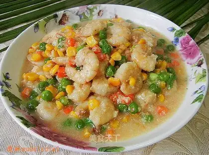 stir-fried shrimp with three-colored mixed vegetables