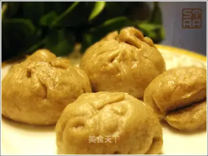 Bean dregs and meat buns with mouldy vegetables