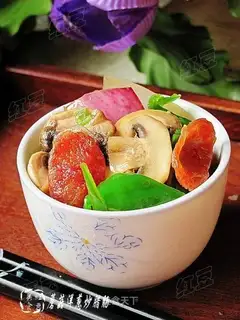Sausage with onions and mushrooms