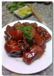 Sauce pig's trotters