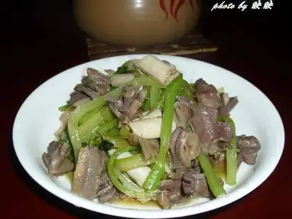 stir-fried chicken gizzards with celery