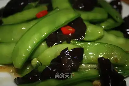 Sauce peas with fungus
