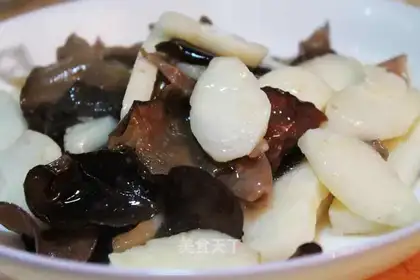 Fried black fungus with Chinese yam